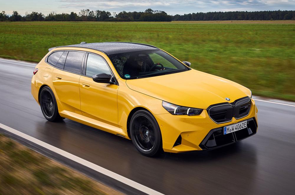 BMW M5 Touring front right driving