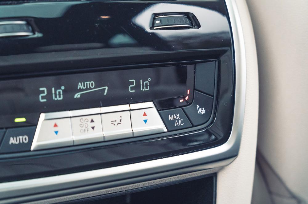 BMW X5 interior air-con controls