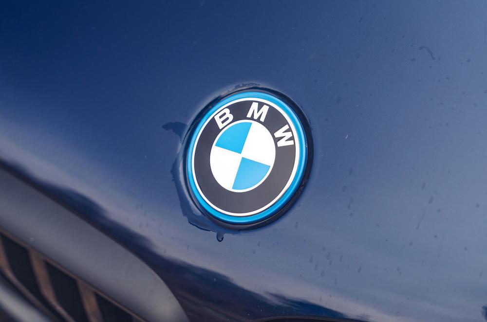 Blue BMW X5 badge detail