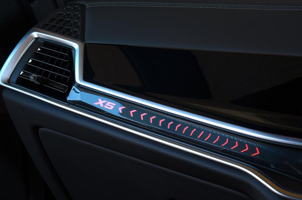 BMW X5 dashboard detail