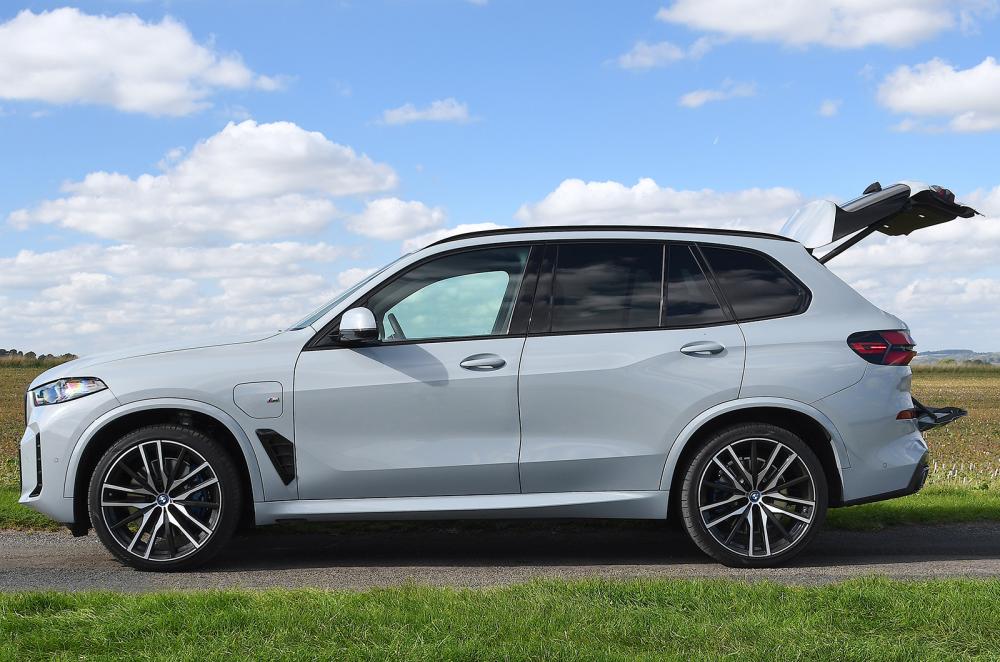 BMW X5 static side tailgate open