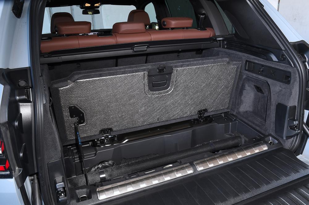 BMW X5 under-boot storage