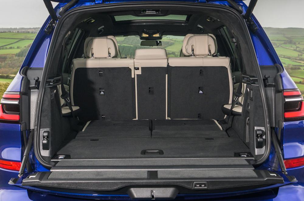 BMW X7 boot