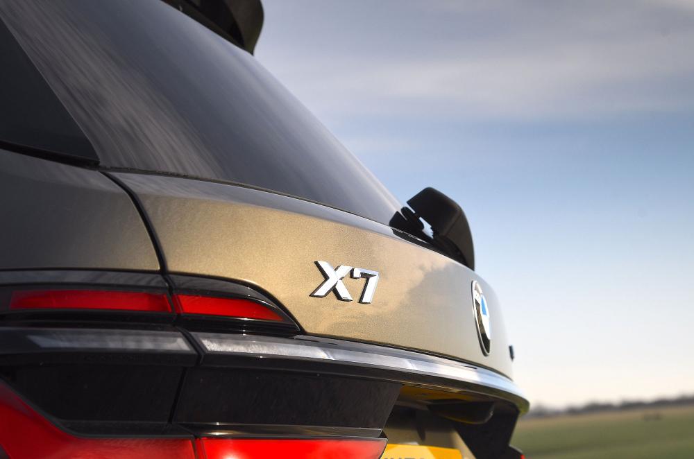 BMW X7 rear badge