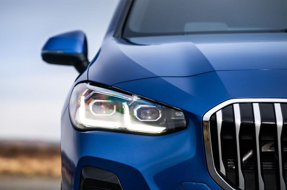 BMW 2 Series Active Tourer 2022 headlight detail