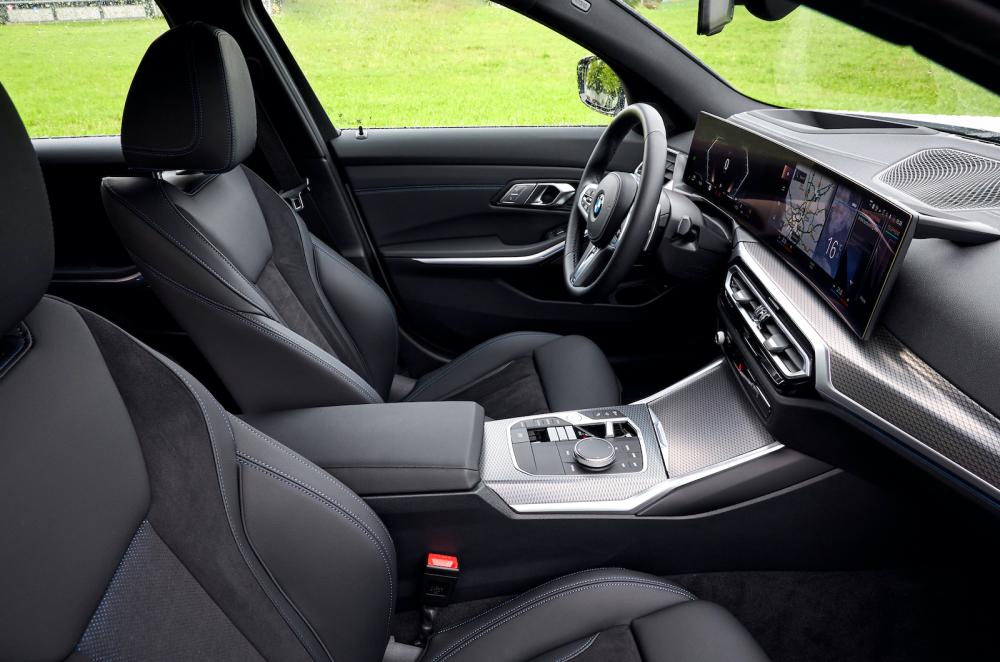 BMW 3 Series Touring interior front seats