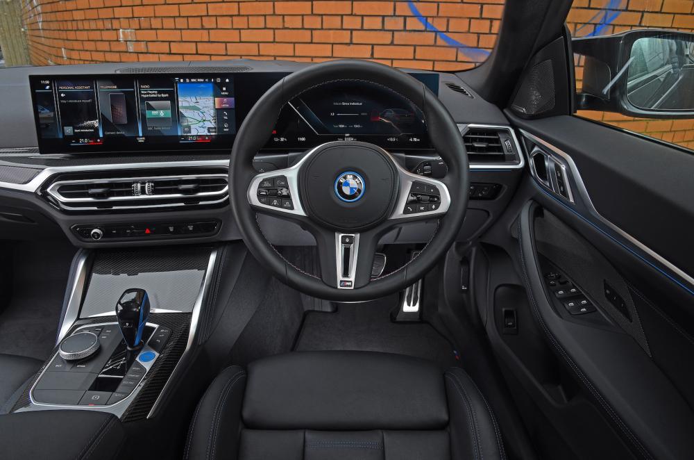 Used BMW i4 2021-present interior dashboard