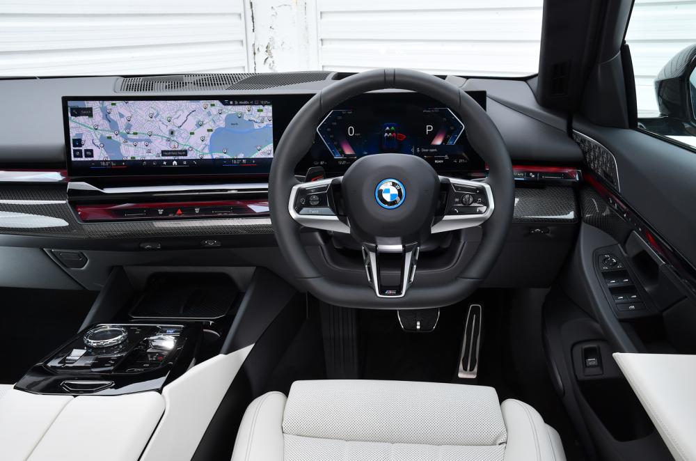 BMW i5 Touring dashboard
