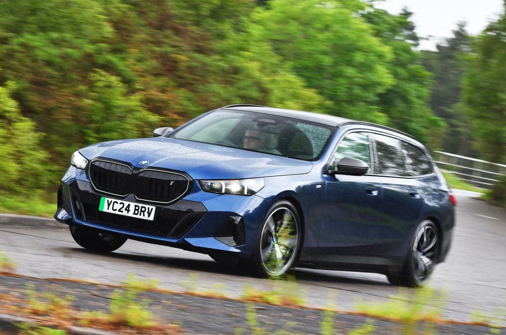 BMW i5 Touring front driving