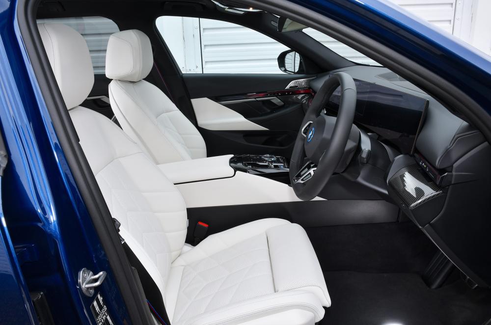 BMW i5 Touring front seats