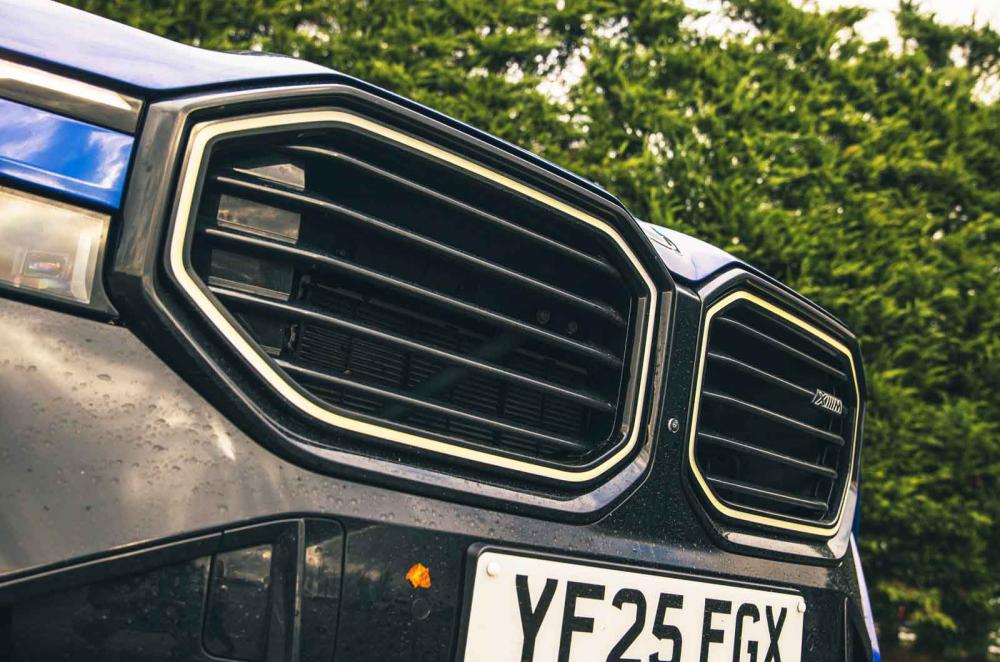 BMW XM front grille