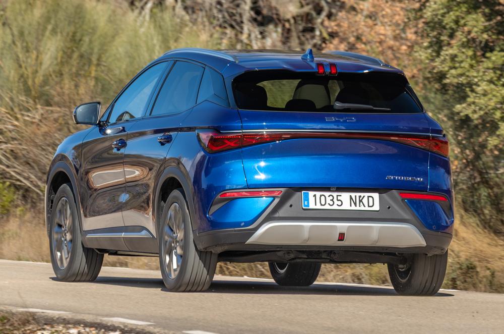 BYD Atto 3 Evo rear cornering