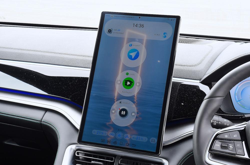 BYD Seal U infotainment touchscreen vertical