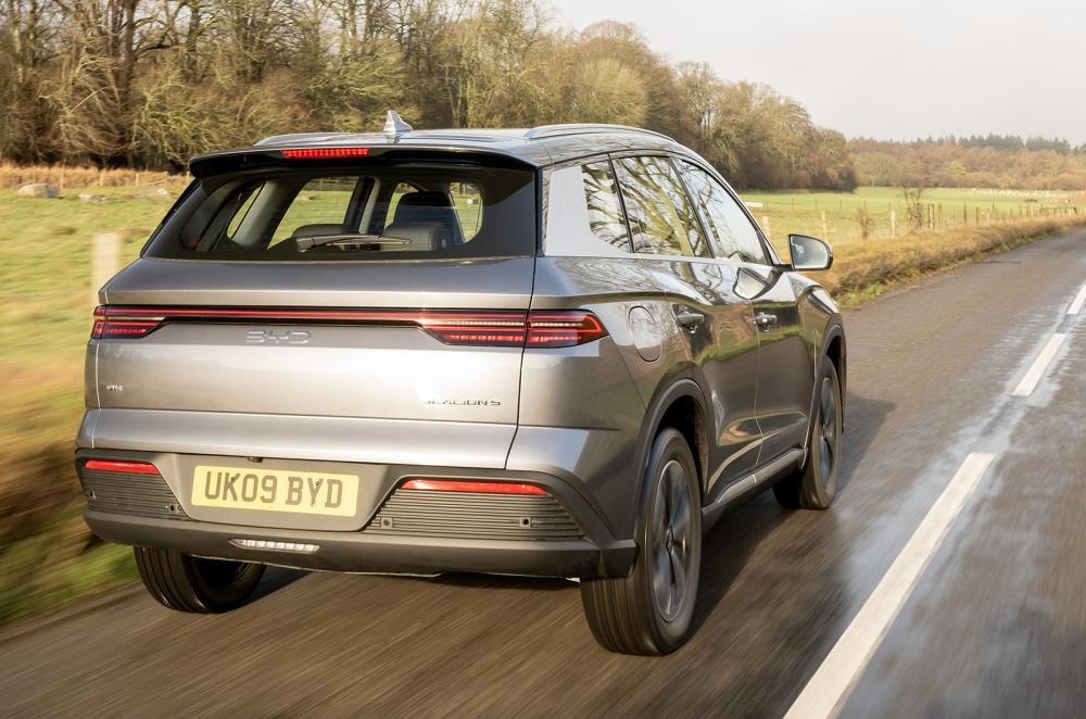 BYD Sealion 5 driving rear right