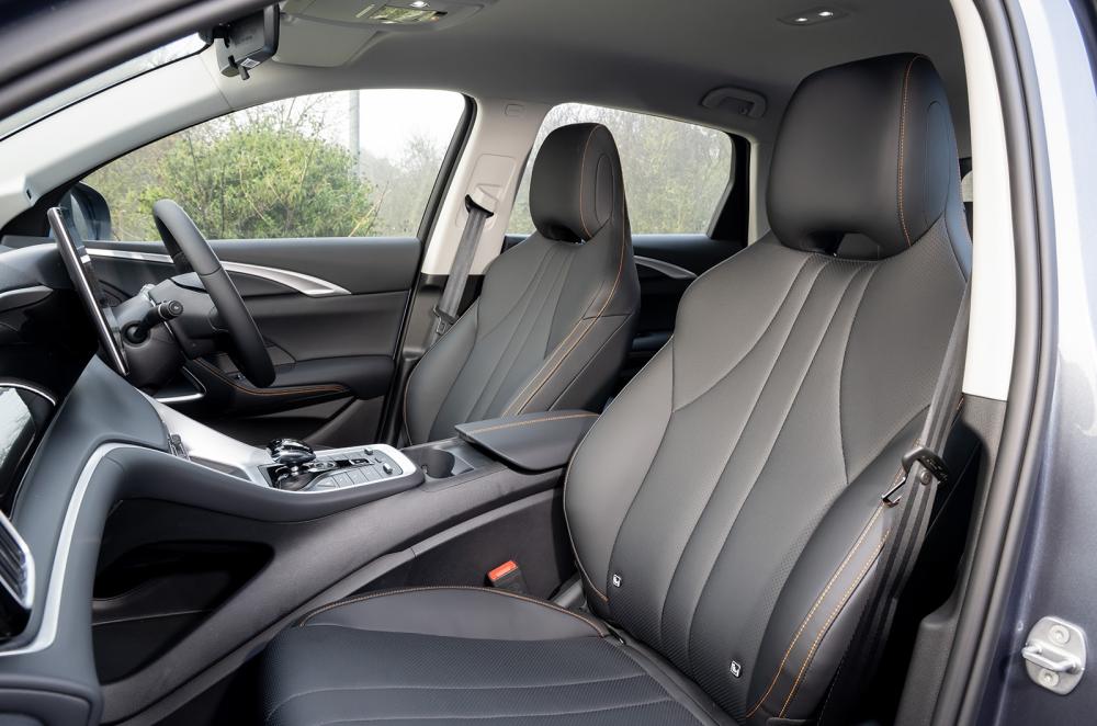 BYD Sealion 5 front seats