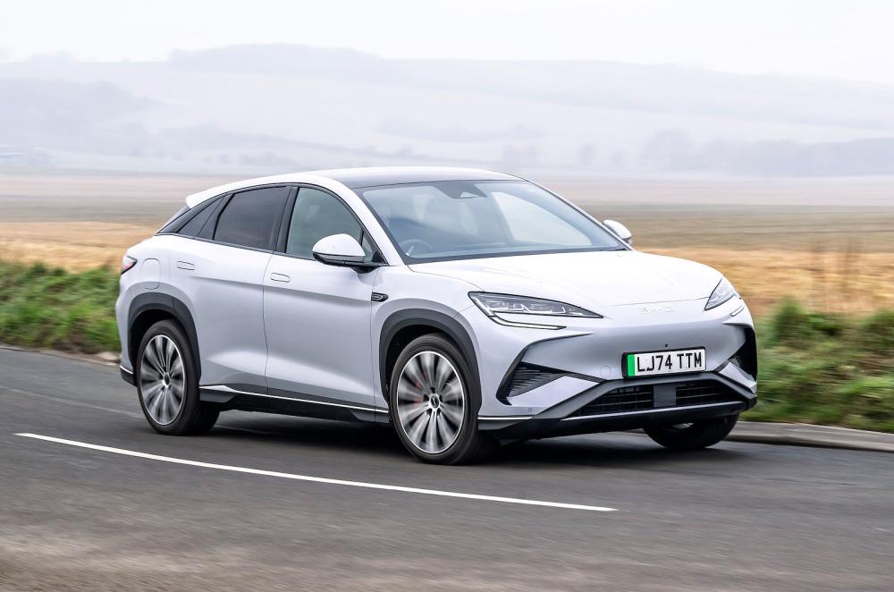 BYD Sealion 7 front right driving