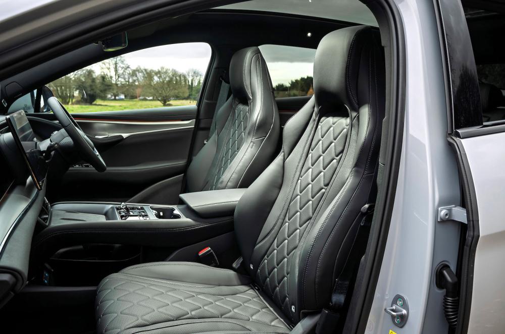 BYD Sealion 7 front seats