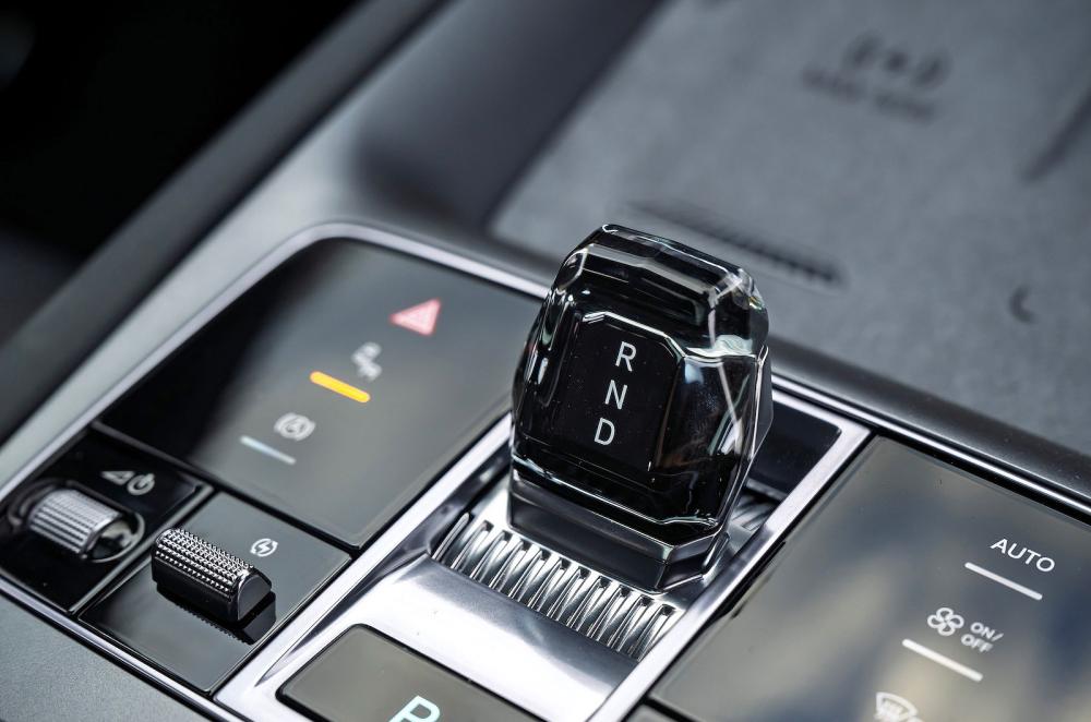 BYD Sealion 7 gear selector