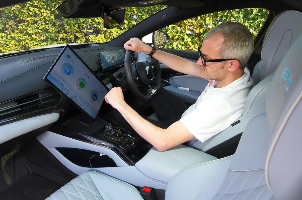 BYD Seal rotating touchscreen