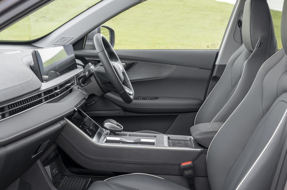 Chery Tiggo 4 front seats