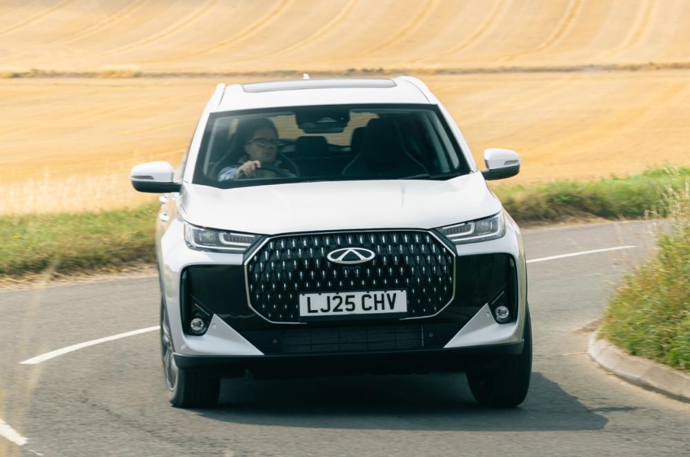 Silver Chery Tiggo 7 front cornering