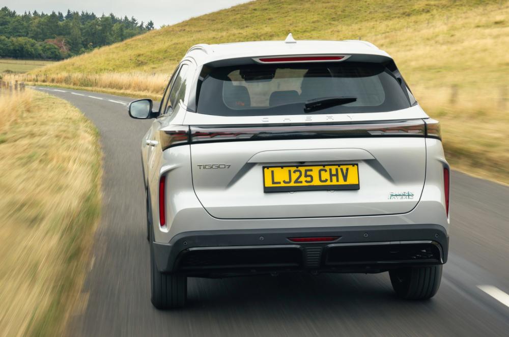 Silver Chery Tiggo 7 tracking rear