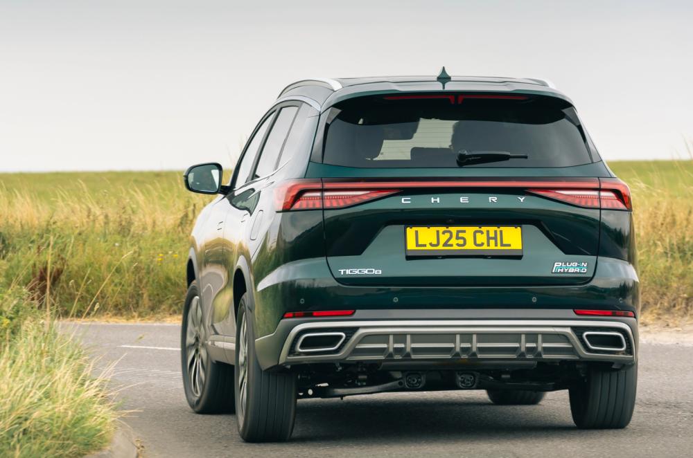 Chery Tiggo 8 rear cornering