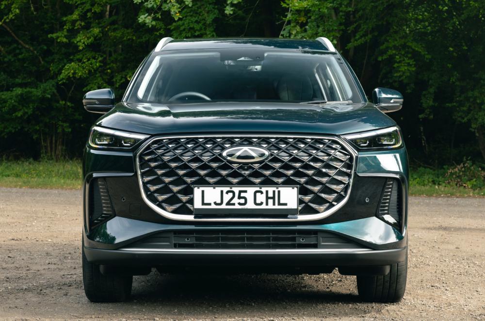 Dark blue Chery Tiggo 8 static front