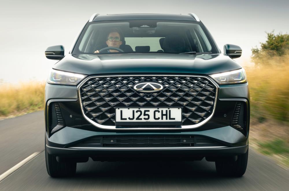 Dark blue Chery Tiggo 8 driving front