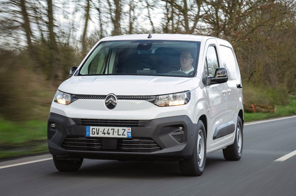 Citroën Berlingo Van front left driving