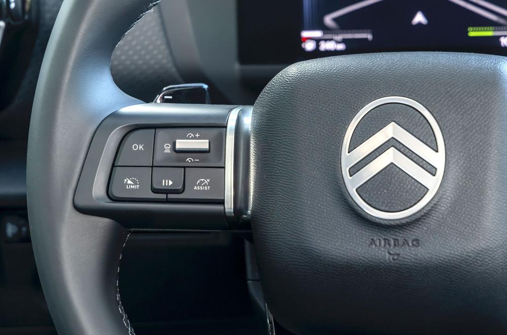 Citroen C4 steering wheel detail