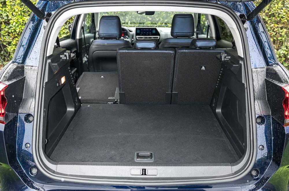 Blue Citroën C5 Aircross boot