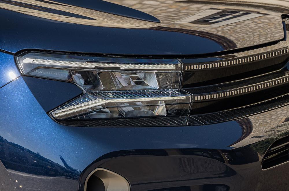 Blue Citroën C5 Aircross headlights