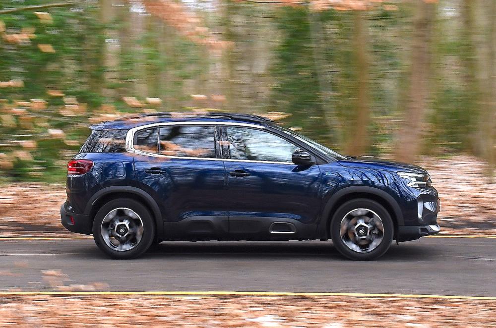 Blue Citroën C5 Aircross right driving