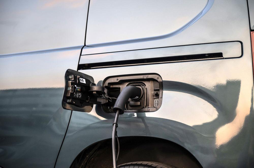 Citroën ë-Berlingo Van charging socket