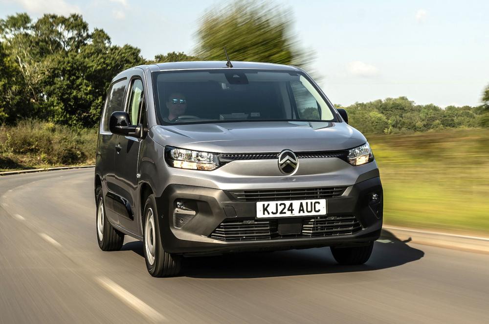 Citroën ë-Berlingo Van front right driving