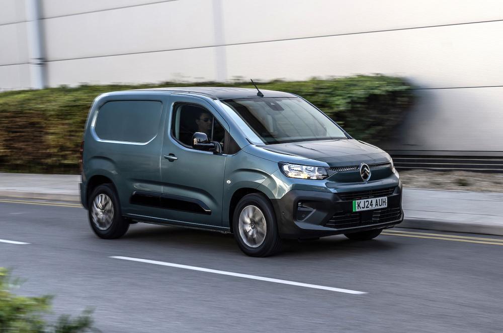 Citroën ë-Berlingo Van right driving