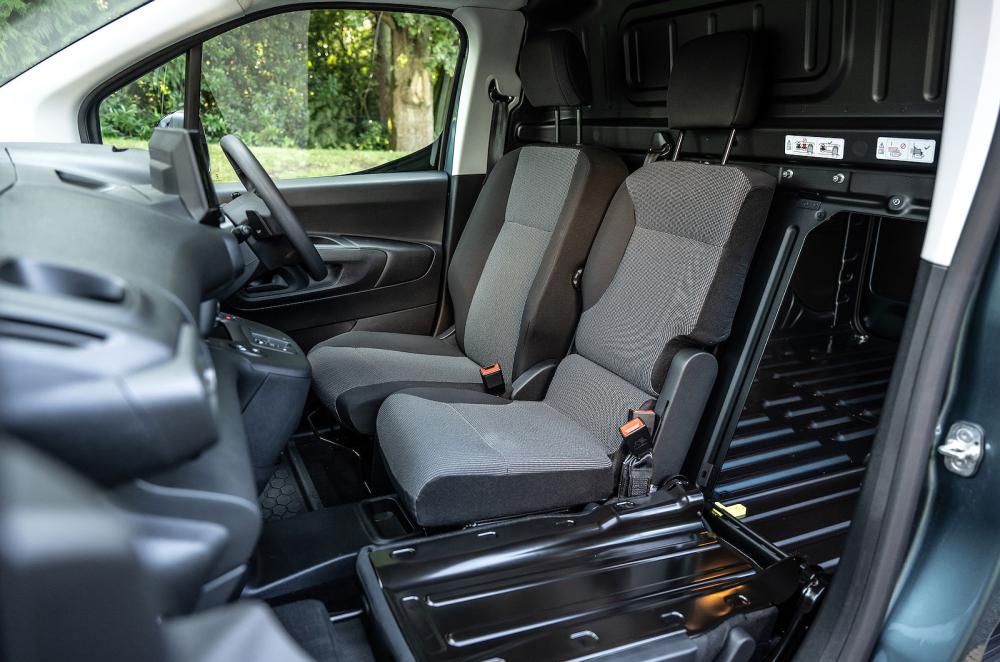 Citroën ë-Berlingo Van seats and load-through hatch