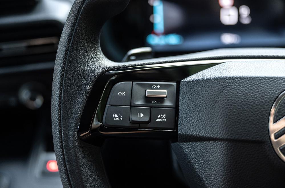 Citroën ë-Berlingo Van steering wheel detail