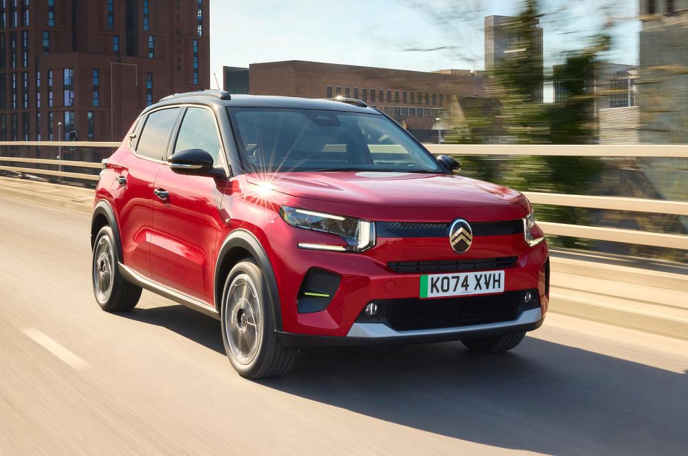 Citroën ë-C3 front right driving