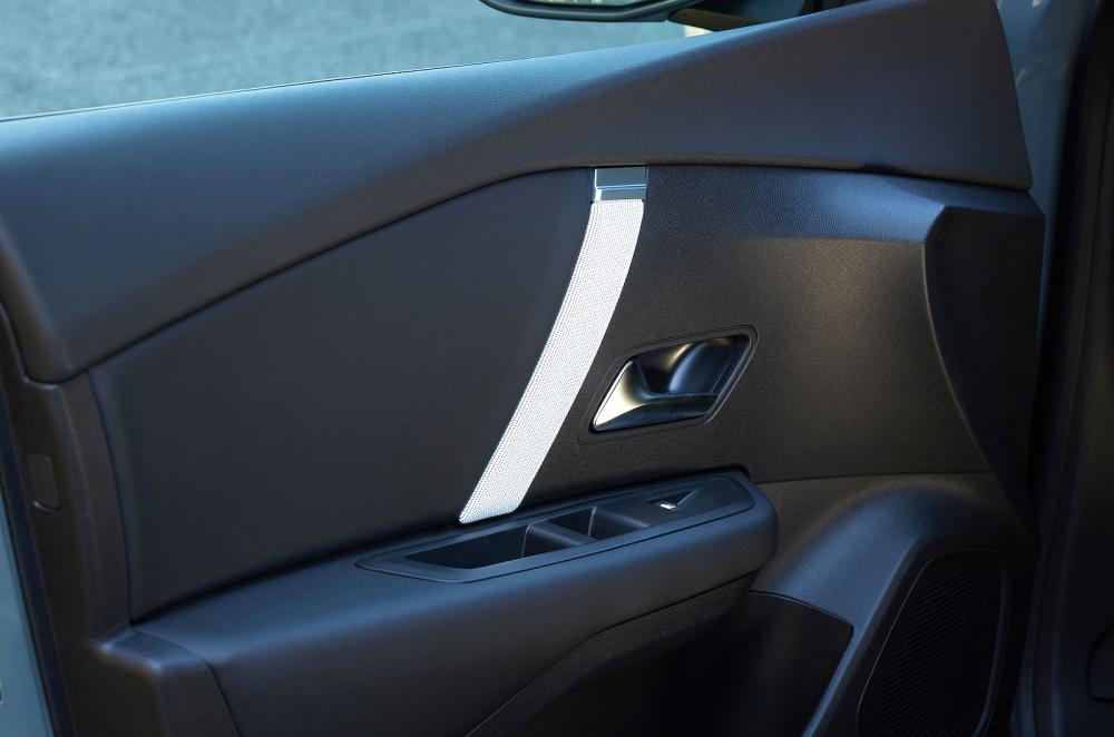 Citroën ë-C4 door detail