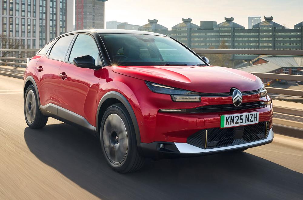 Citroën ë-C4 front right driving