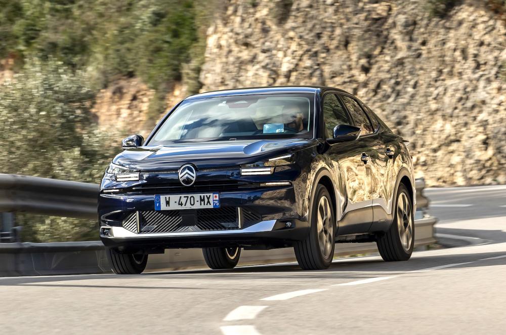 Citroën ë-C4 X front cornering