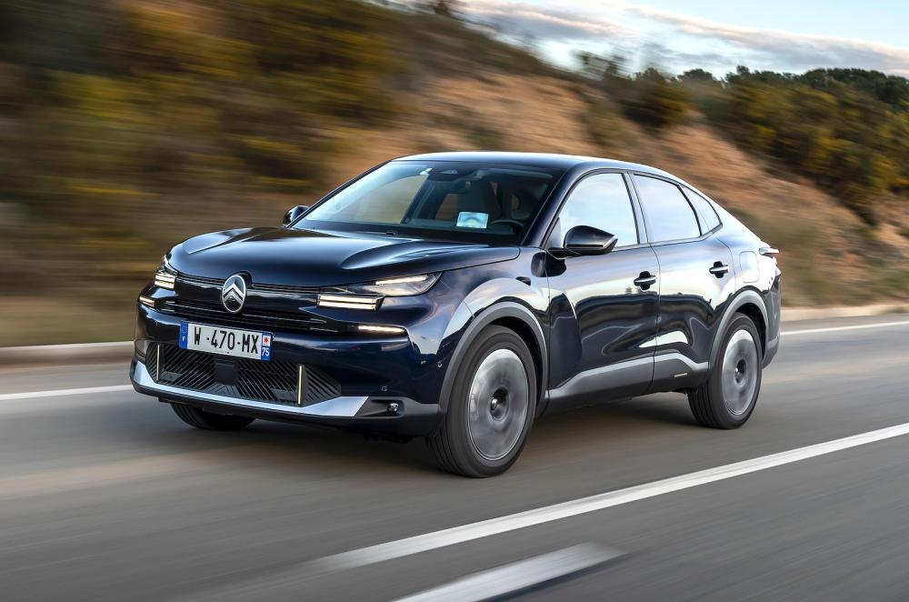 Citroën ë-C4 X front left driving