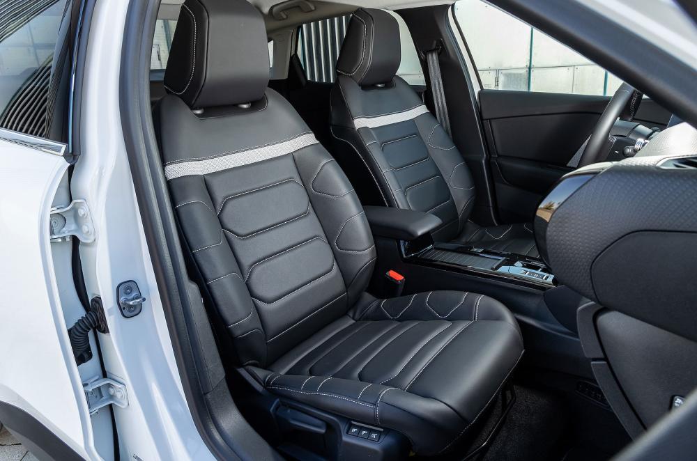 Citroën ë-C4 X front seats