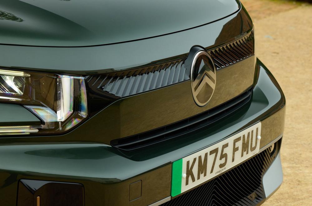 Citroën ë-C3 Aircross front badge