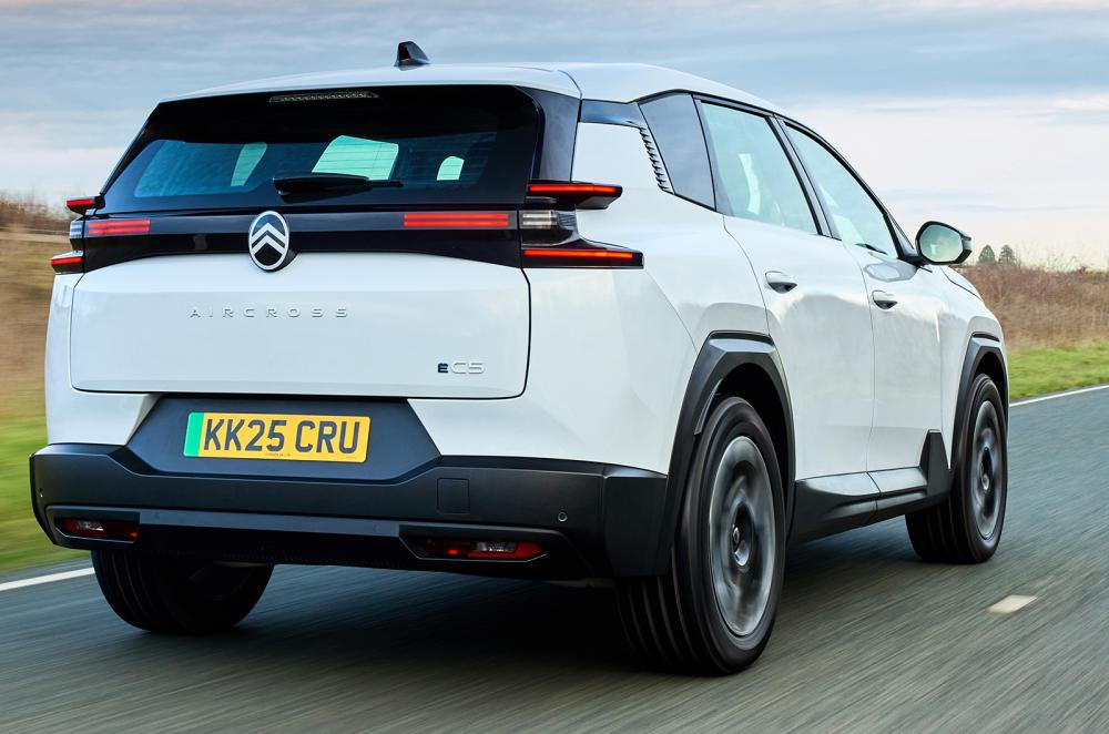 Citroën ë-C5 Aircross driving rear right