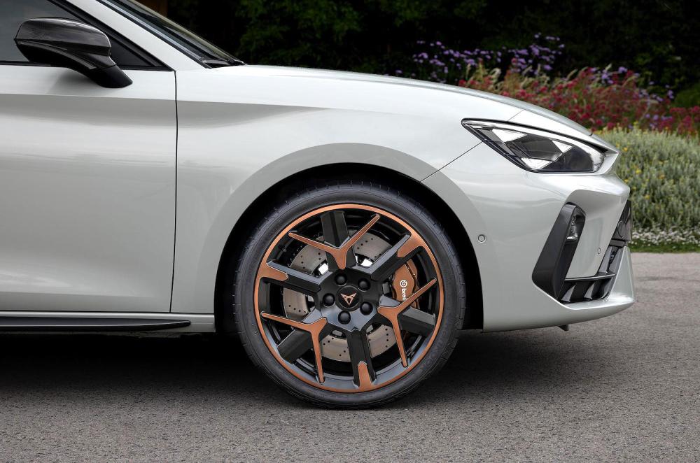 Cupra Leon alloy wheel detail