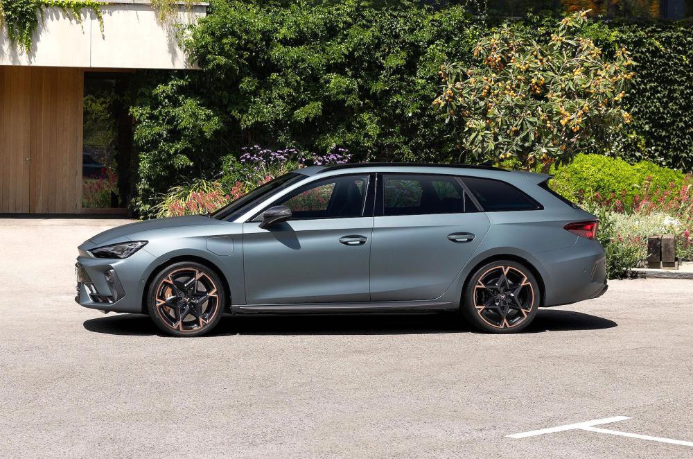 Cupra Leon Estate left static