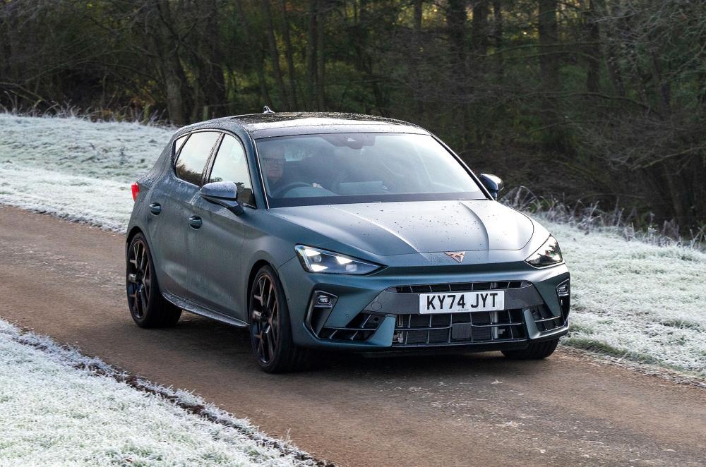 Cupra Leon front right driving